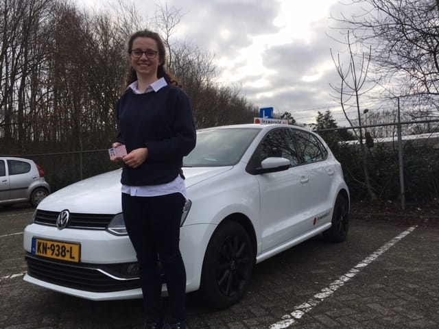 Esmee Haerkens geslaagd voor haar rijbewijs