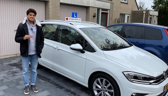 Joris Spaandeman is de 1ste keer geslaagd voor zijn rijbewijs