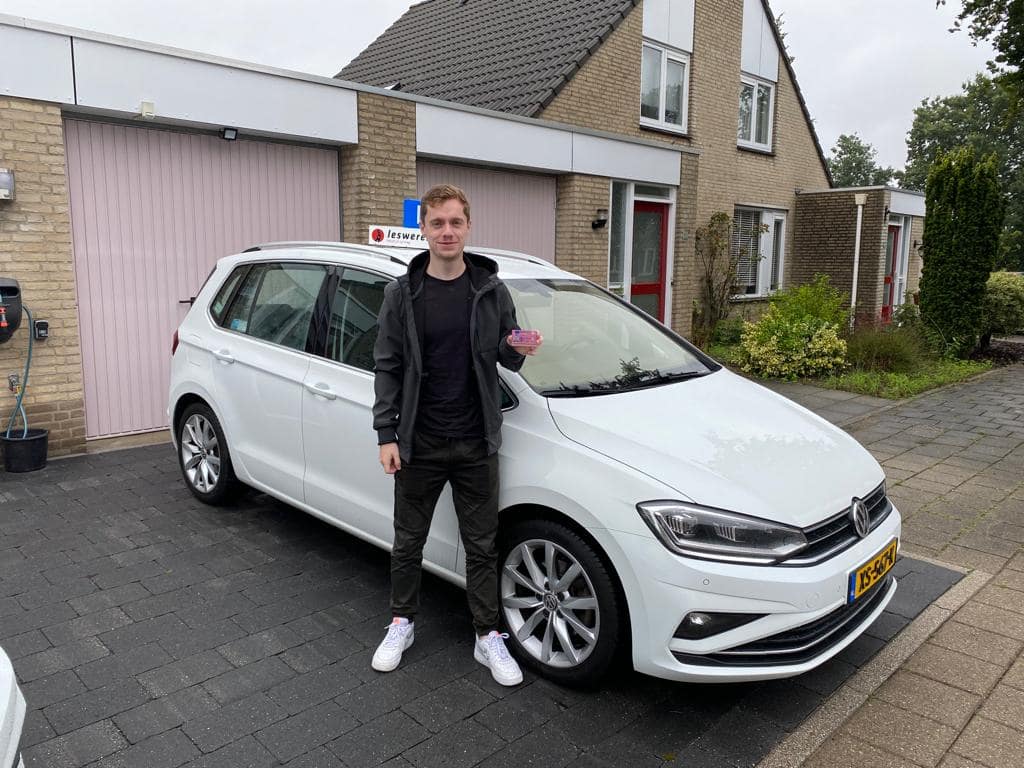 Jochem is 1x geslaagd voor zijn rijbewijs