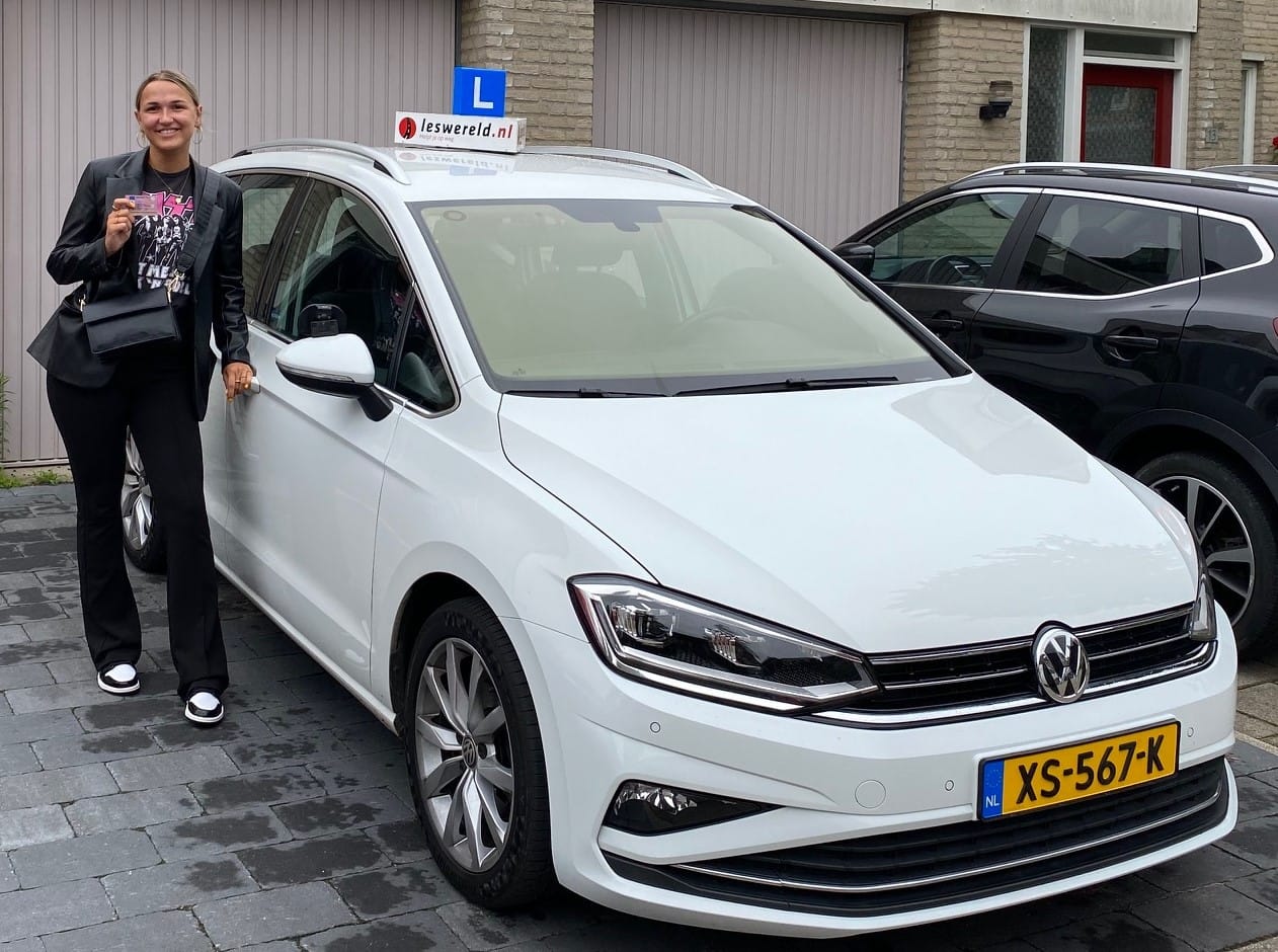 Dieuwertje Wittenaar is geslaagd voor haar rijbewijs