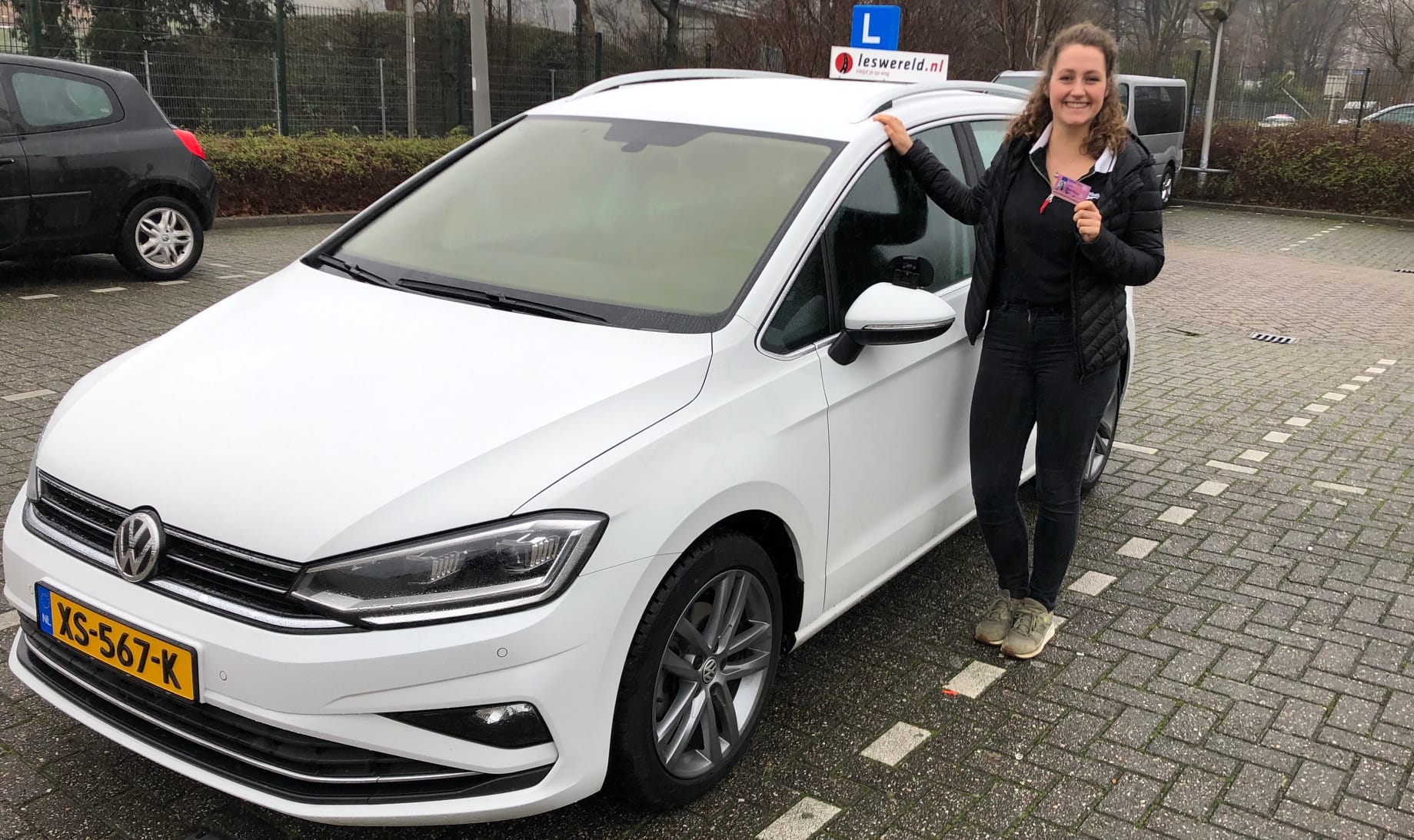 Febe Hermesdorf is de 1ste keer geslaagd voor haar rijbewijs