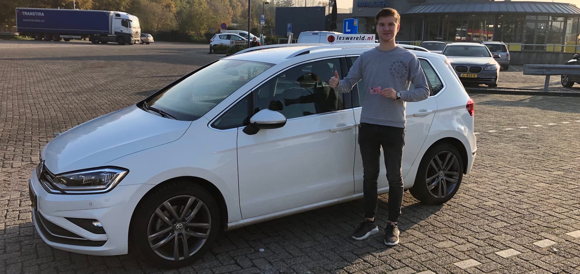 Max Wolters de eerste keer geslaagd voor zijn rijbewijs