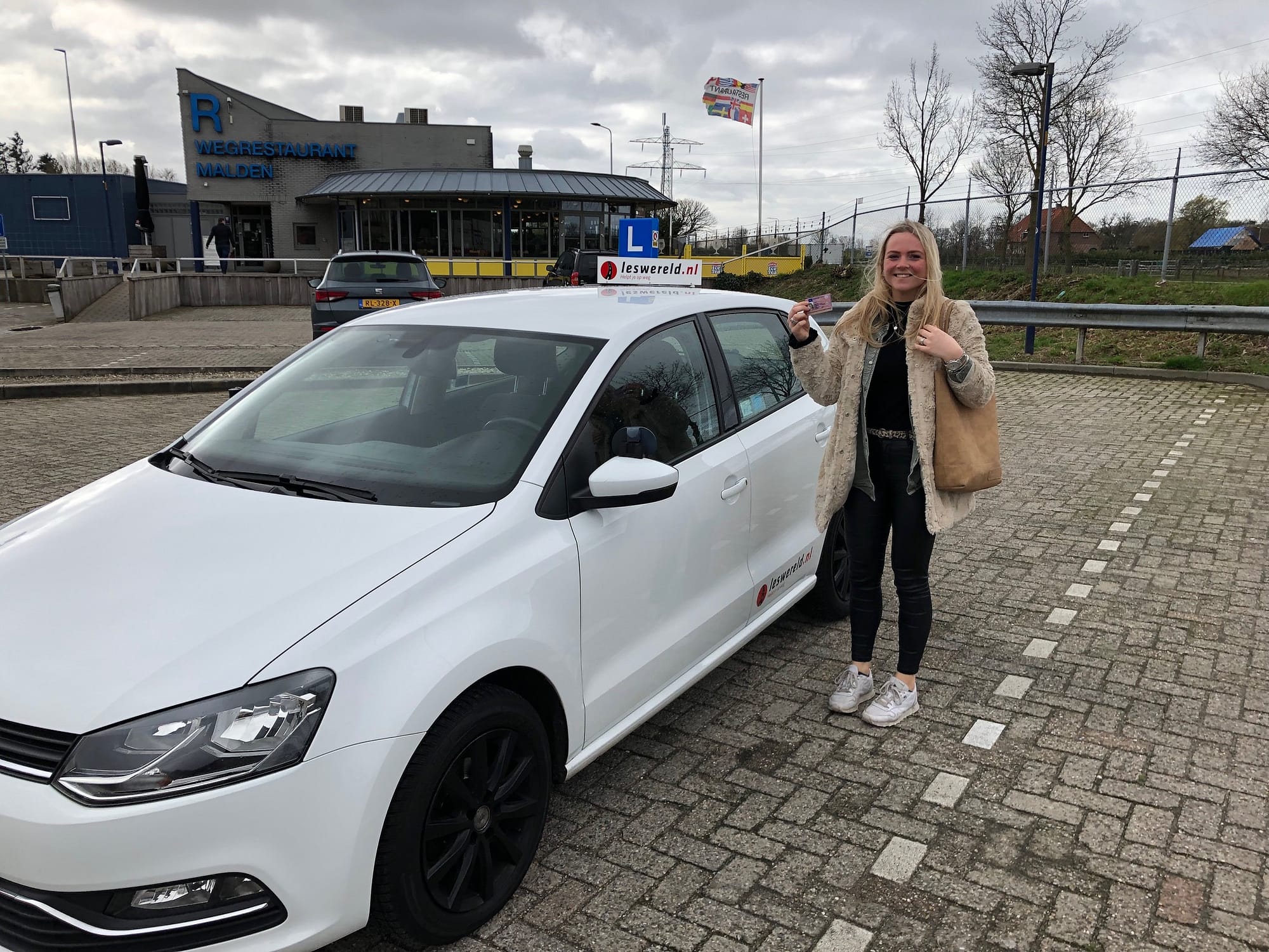Dominique Tettero geslaagd voor haar rijbewijs