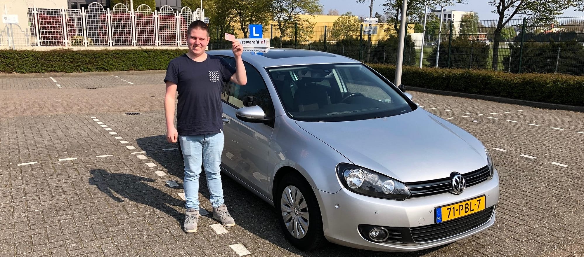 Dylan van Workum is de 1ste keer geslaagd voor zijn rijbewijs